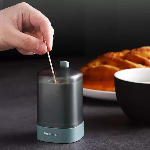 Automatic toothpicks holder