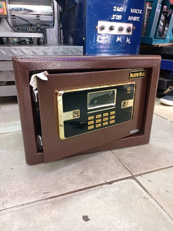 IMG20220503120058-scaled-1.jpg Money/Jewelry safe Box 10kg