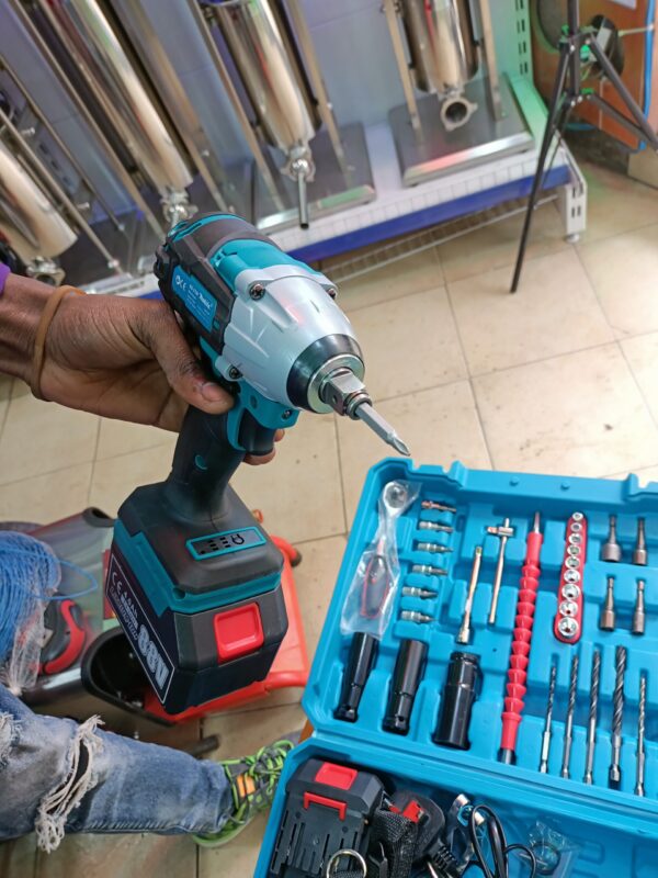 IMG20220810123223-scaled-1.jpg Makita Impact Wrench 88v